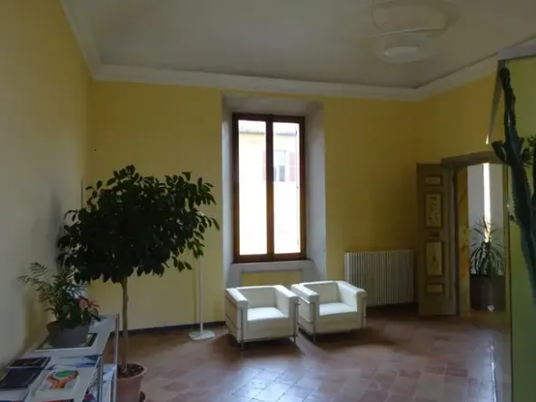 #7588 Ufficio con garage in palazzo storico