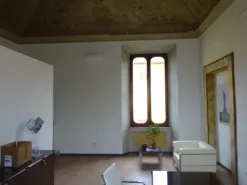 #7588 Ufficio con garage in palazzo storico
