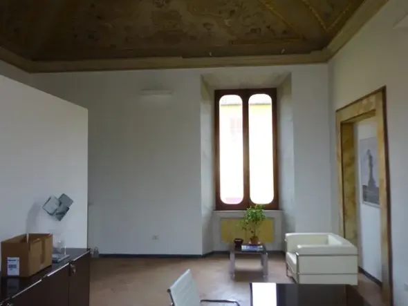 #7588 Ufficio con garage in palazzo storico