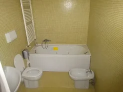 #7588 Ufficio con garage in palazzo storico