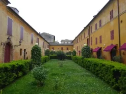 #7588 Ufficio con garage in palazzo storico