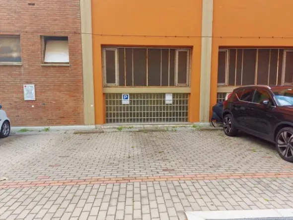 #24537 Ufficio con magazzini e posti auto in centro storico