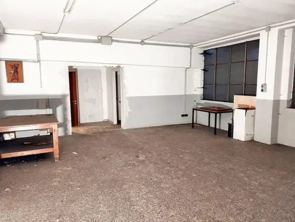 #24347 Ufficio con magazzino in edificio residenziale