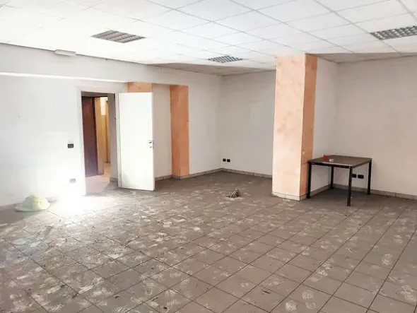 #24347 Ufficio con magazzino in edificio residenziale