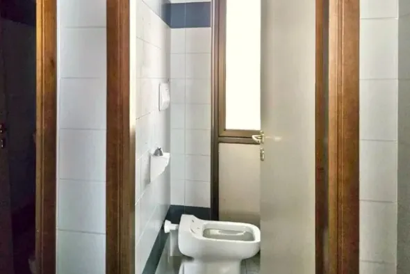 #2537495 Ufficio con posti auto coperti e depositi