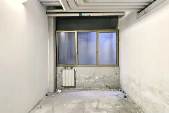 #2537495 Ufficio con posti auto coperti e depositi