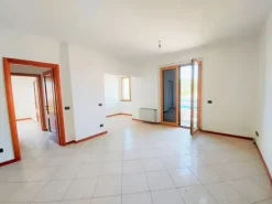 #14750 Ufficio e abitazione con cantina e posti auto