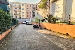 #25159 Ufficio e posto auto in edificio polifunzionale