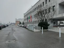 #12102 Ufficio in complesso condominiale con posto auto e deposito