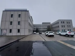 #12102 Ufficio in complesso condominiale con posto auto e deposito