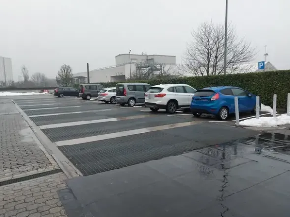 #12102 Ufficio in complesso condominiale con posto auto e deposito