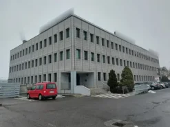 #12102 Ufficio in complesso condominiale con posto auto e deposito