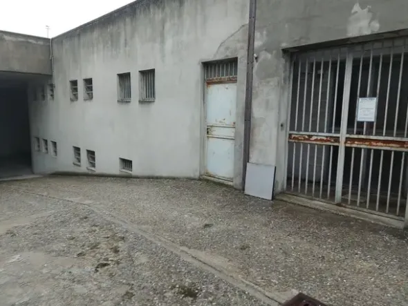 #12102 Ufficio in complesso condominiale con posto auto e deposito