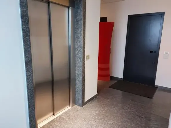#12102 Ufficio in complesso condominiale con posto auto e deposito