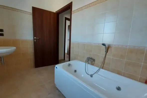 #15880 Ufficio in palazzina (sub 24) e pertinenze