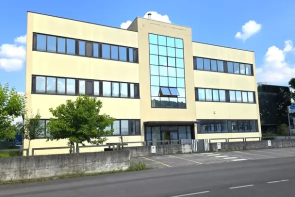 #23919 Ufficio in zona artigianale con parcheggio