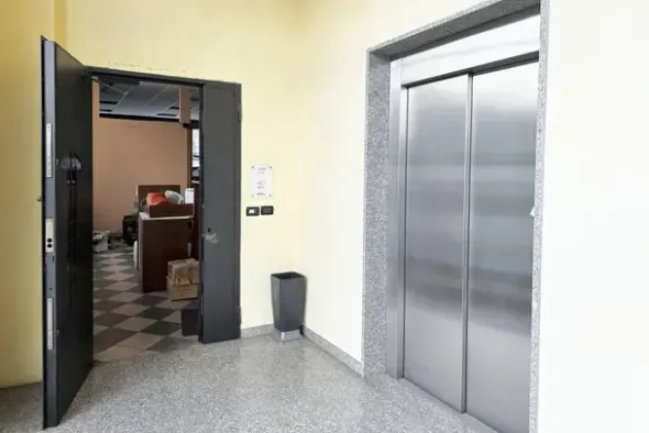 #23919 Ufficio in zona artigianale con parcheggio