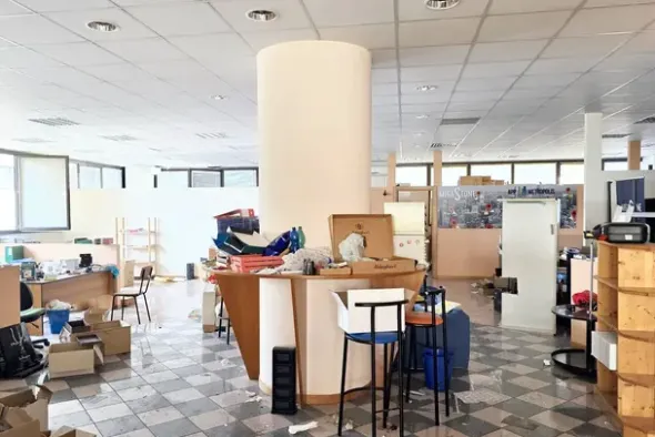 #23919 Ufficio in zona artigianale con parcheggio
