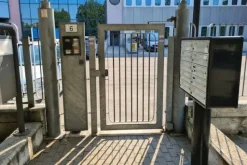 #21161 Ufficio piano secondo e due posti auto coperti