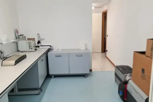 #21161 Ufficio piano secondo e due posti auto coperti