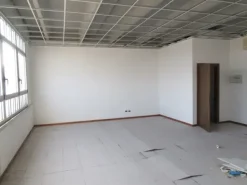 #1649 Ufficio (sub 75) al piano primo di centro commerciale