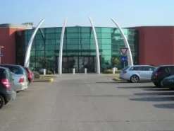 #1649 Ufficio (sub 75) al piano primo di centro commerciale