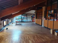 #11175 Uffici su tre piani e parcheggi privati