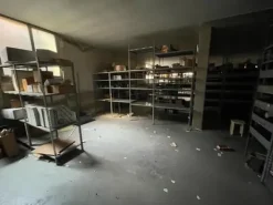 #13926 Unità commerciale su quattro piani