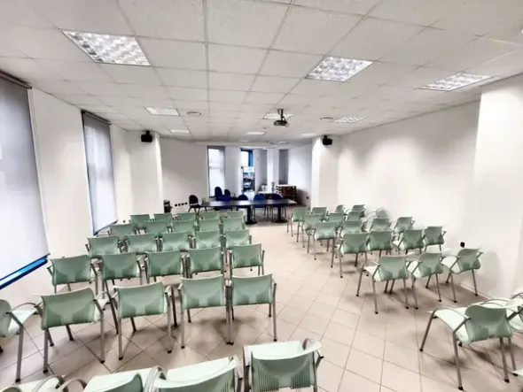 #23942 Unità direzionale con magazzino e ampia area esterna