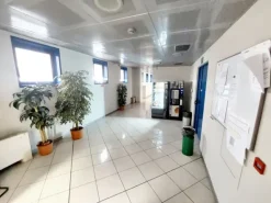 #23942 Unità direzionale con magazzino e ampia area esterna
