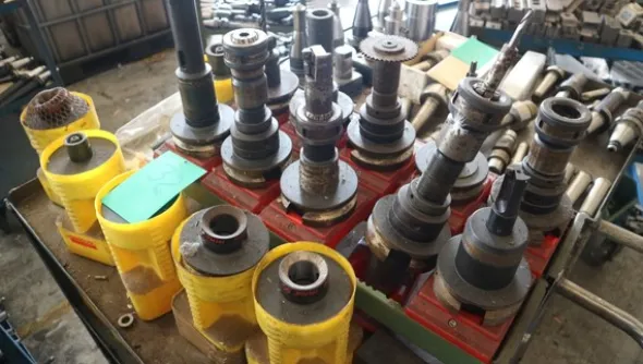 250#5049 Utensili e strumenti di misura