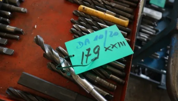 250#5049 Utensili e strumenti di misura