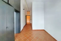 #20126 Vano arredato uso ufficio in zona polifunzionale