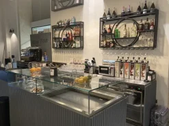 Vendesi attrezzatura bar ristorante nuovissima