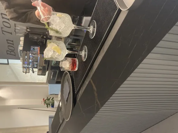 Vendesi attrezzatura bar ristorante nuovissima