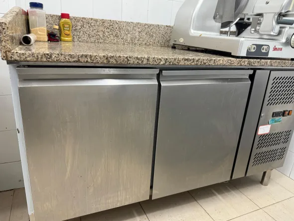 VENDO BANCO FRIGO PER PIZZERIA