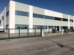 VENDO CAPANNONE INDUSTRIALE
