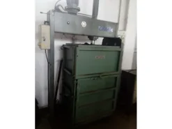 Vendo imballatrice verticale per compattare materie prime ingombranti