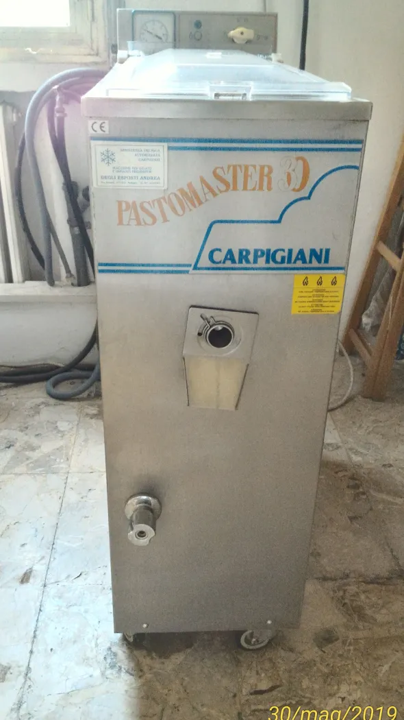Vendo 2 Mantecatori + 2 Pastorizzatori + 3 frighi