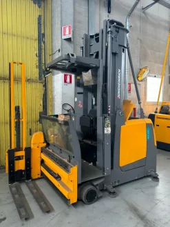 Vendo scaffalature e muletti