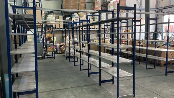 Vendo scaffalature e muletti