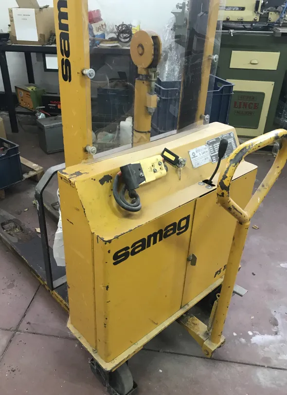 Vendo transpallet carrello elevatore elettrico