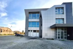 #23465 Venti uffici in blocco con posti auto scoperti