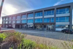 #23465 Venti uffici in blocco con posti auto scoperti