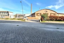 #23465 Venti uffici in blocco con posti auto scoperti