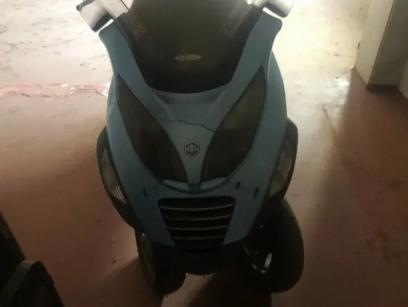 6#4719 Vespa Piaggio MP3