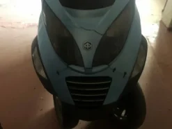 6#4719 Vespa Piaggio MP3