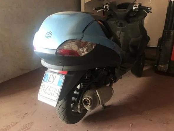 6#4719 Vespa Piaggio MP3
