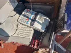 1#8374 Vetrina frigo per frollatura, tavolo in Teflon e attrezzature varie