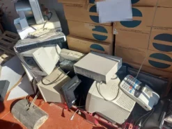 1#8374 Vetrina frigo per frollatura, tavolo in Teflon e attrezzature varie